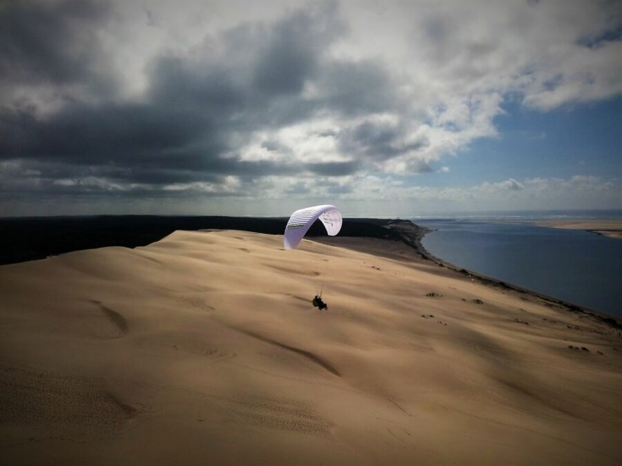 Vol découverte en parapente en tandem sur la dune du Pilat, avec un moniteur certifié de la Waggas School.