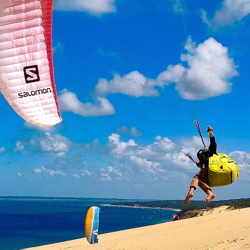 Un parapentiste lors d'un stage waggas, proposé par la Waggas School.