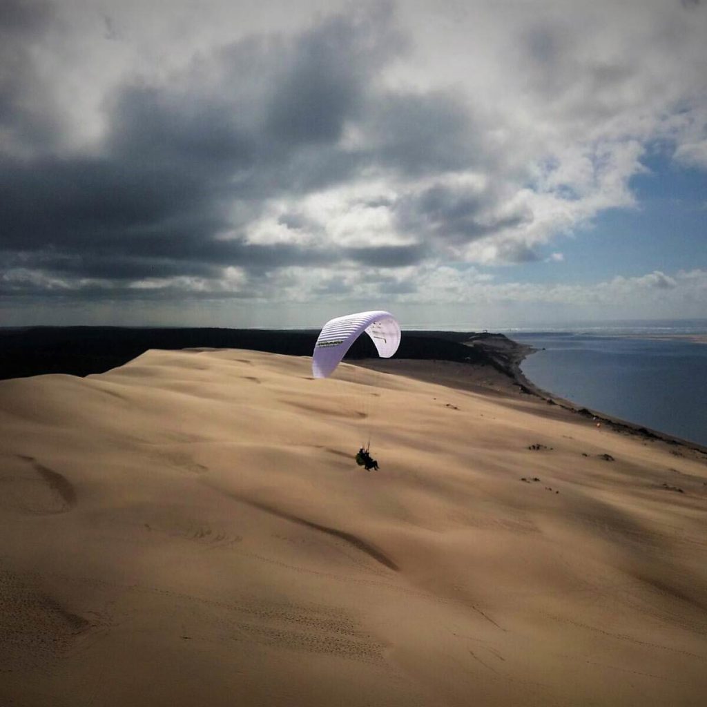 Un vol en parapente biplace sur la dune du Pilat, avec un moniteur certifié de la Waggas School.